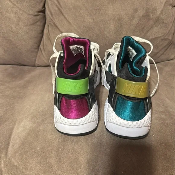 Peace and Love Nike huaraches - Picture 6 of 8